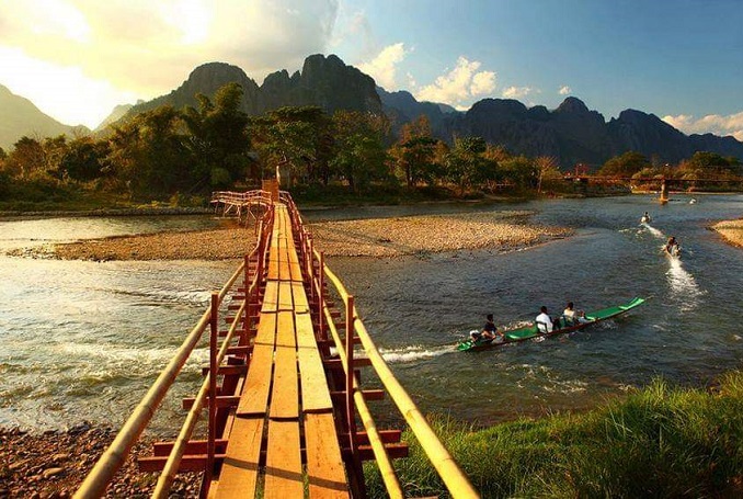 Discover Vang Vieng full day tour