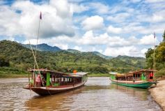 Luang Prabang - Slow boat ticket to Pak ou caves and Ban Xang Hai