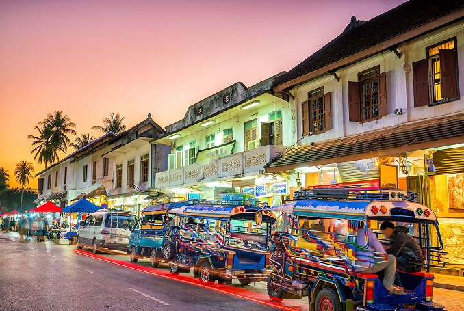Alms Giving Ceremory, Morning Market and Luang Prabang City - 1 Day Tour