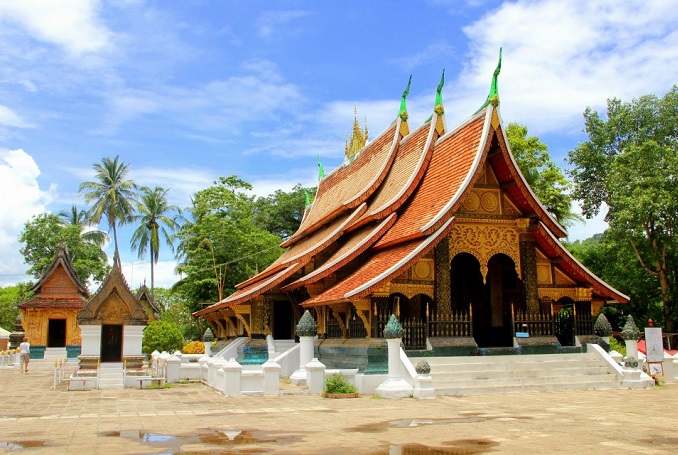 Alms Giving Ceremory, Morning Market and Luang Prabang City - 1 Day Tour
