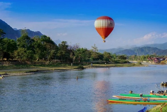 Vang Vieng hot air balloon experience