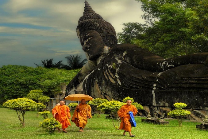 Vientiane Buddha Park full day tour
